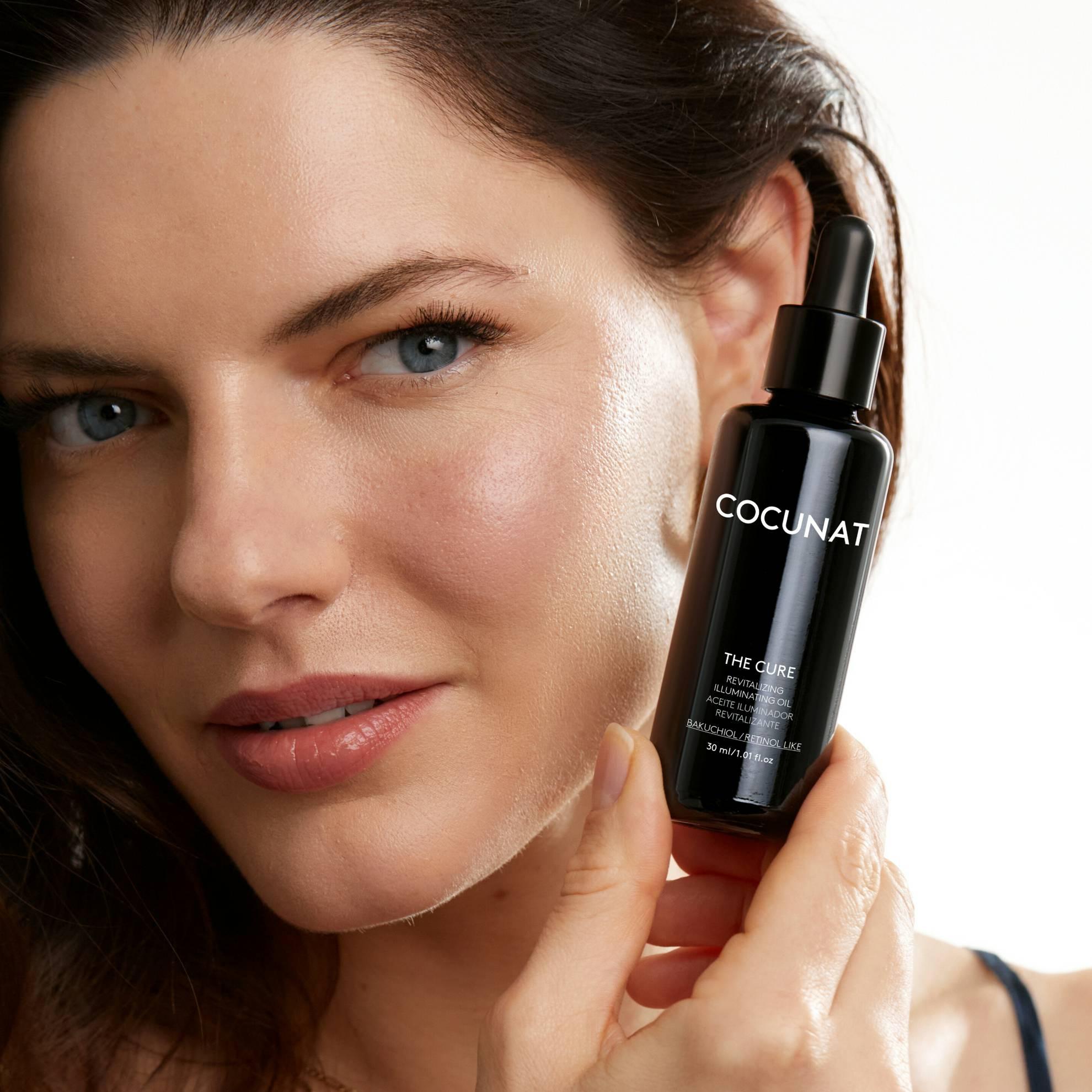 The Cure Illuminating, Nourishing Serum