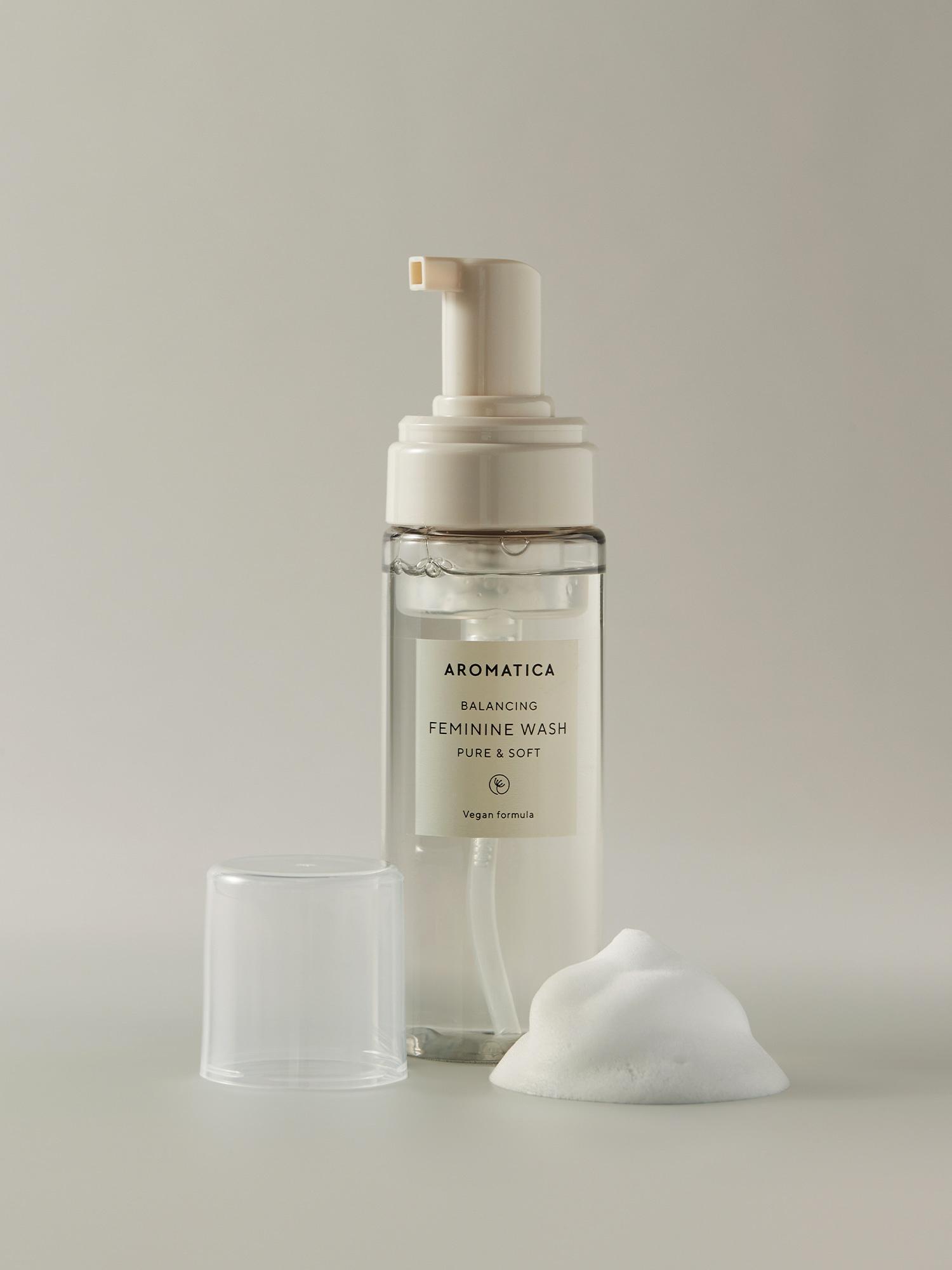Pure And Soft Feminine Foaming Wash