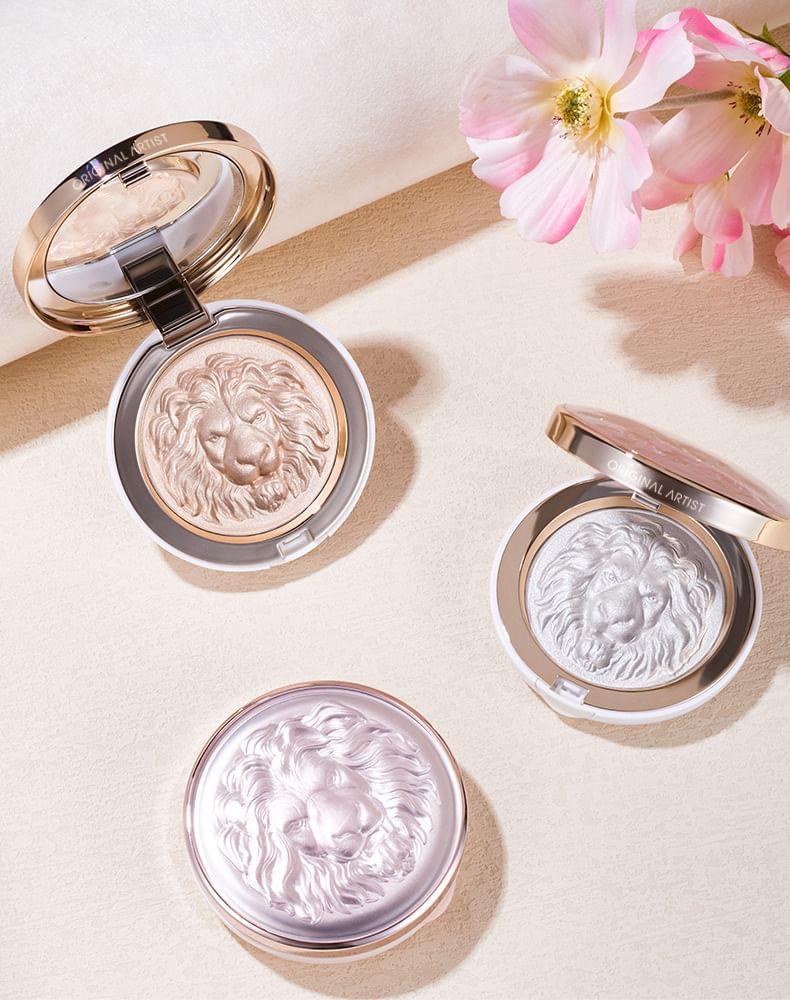 Lion Embossed Mineral Highlighter